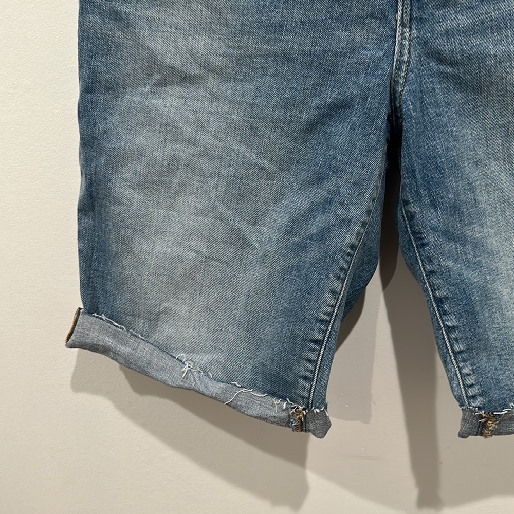 Gap Bermuda Short  High Rise Low Stretch Size 31 Tall - Picture 5 of 12